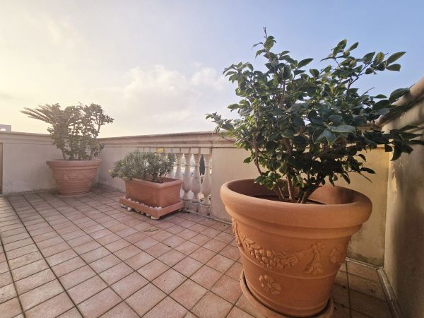 Super attico panoramico con 170 m² di terrazzi, mansarda e garage a Cerasolo – foto 5