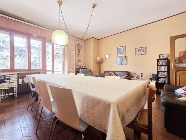 Porzione di bifamiliare con grande appartamento, pertinenze e garage a 500 m dal mare – foto 5